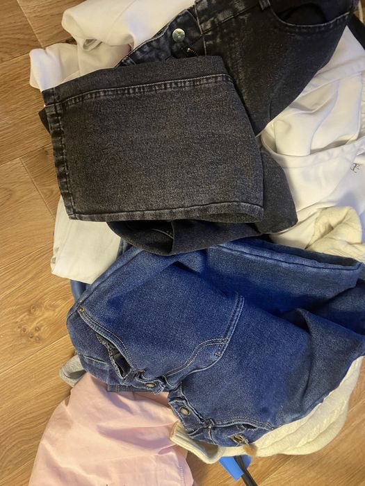 Отдам бесплатно вещи для девочек 12-13,14 лет