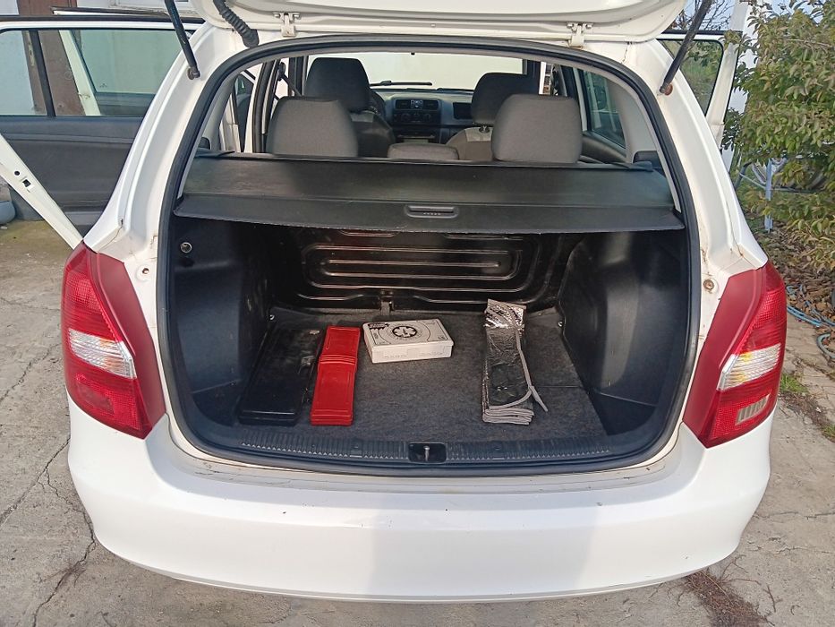 Vând skoda fabia 2010