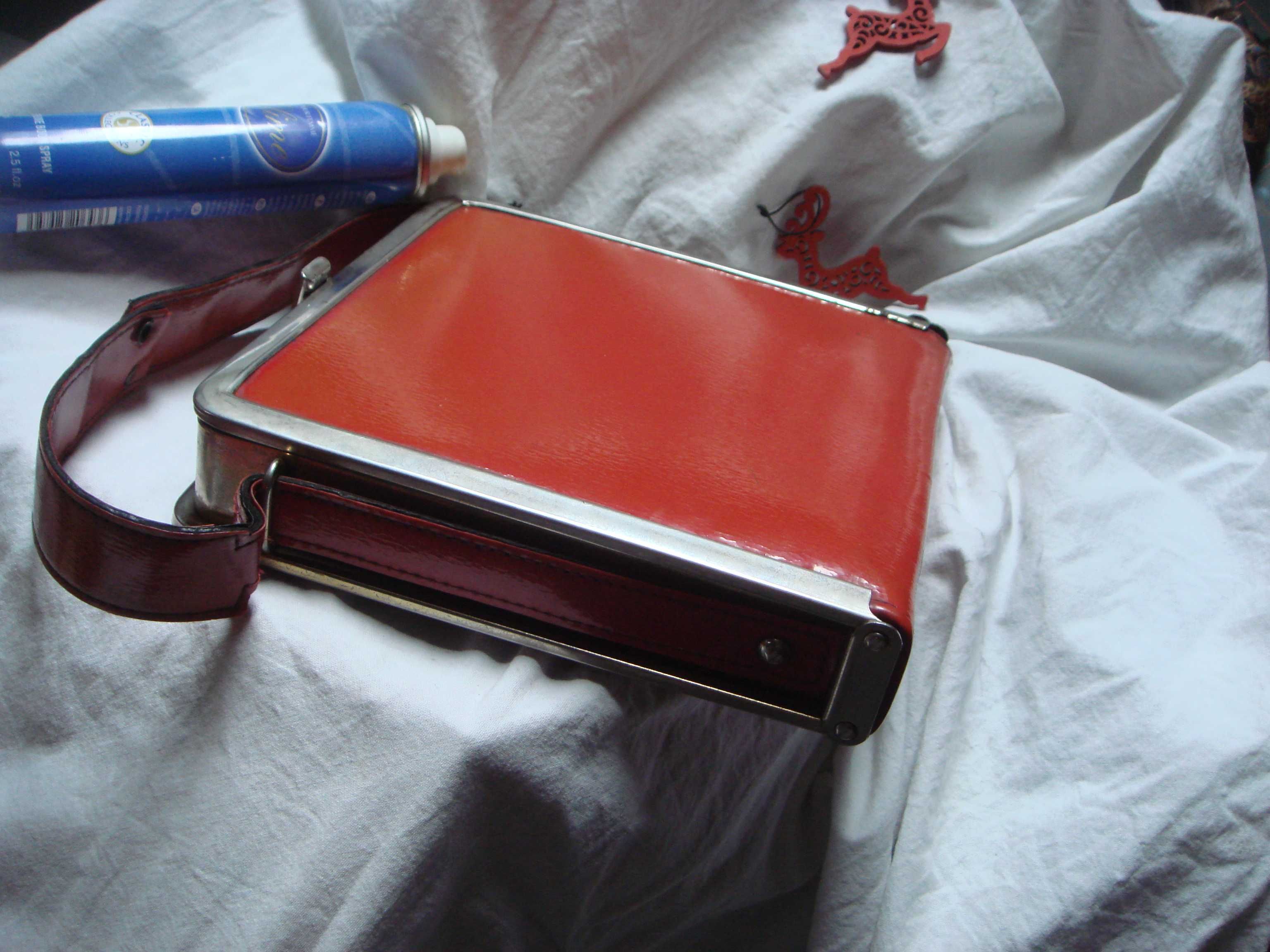 Сумка винтажная 1960-х красная-алая мельхиоровая отделка BritainАнглия