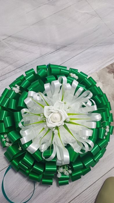 Aranjamente masini,cocarde,pahare etc