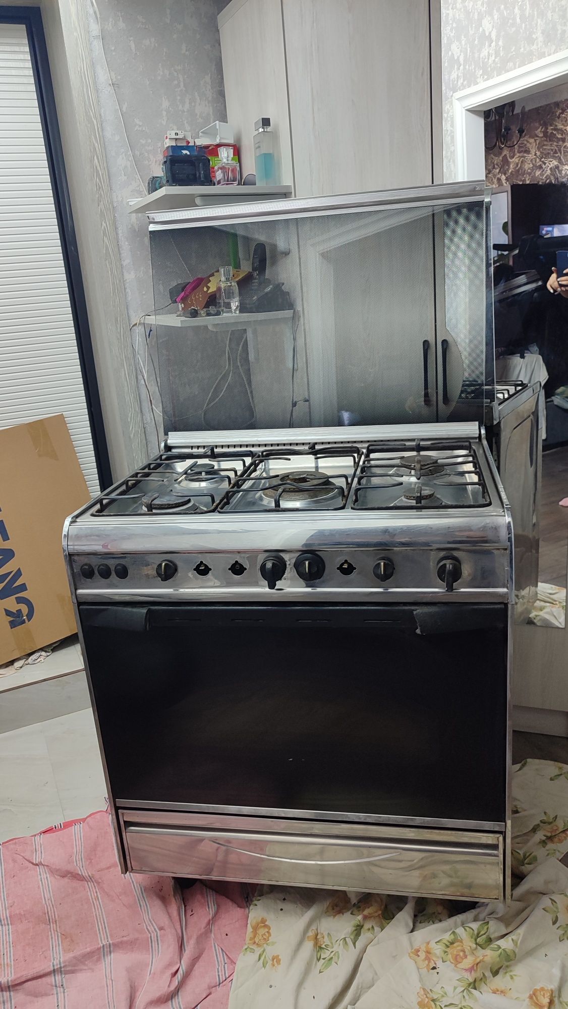 Продам газовую рабочую пятикомфорочную большую плиту