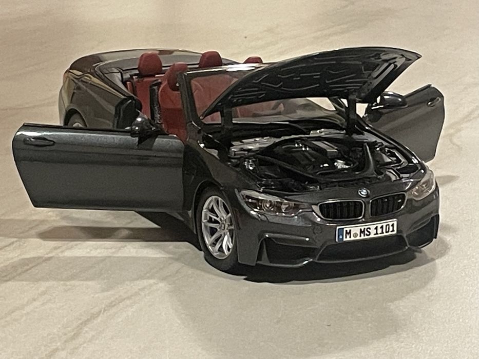 BMW F 33 1/18 Paragon