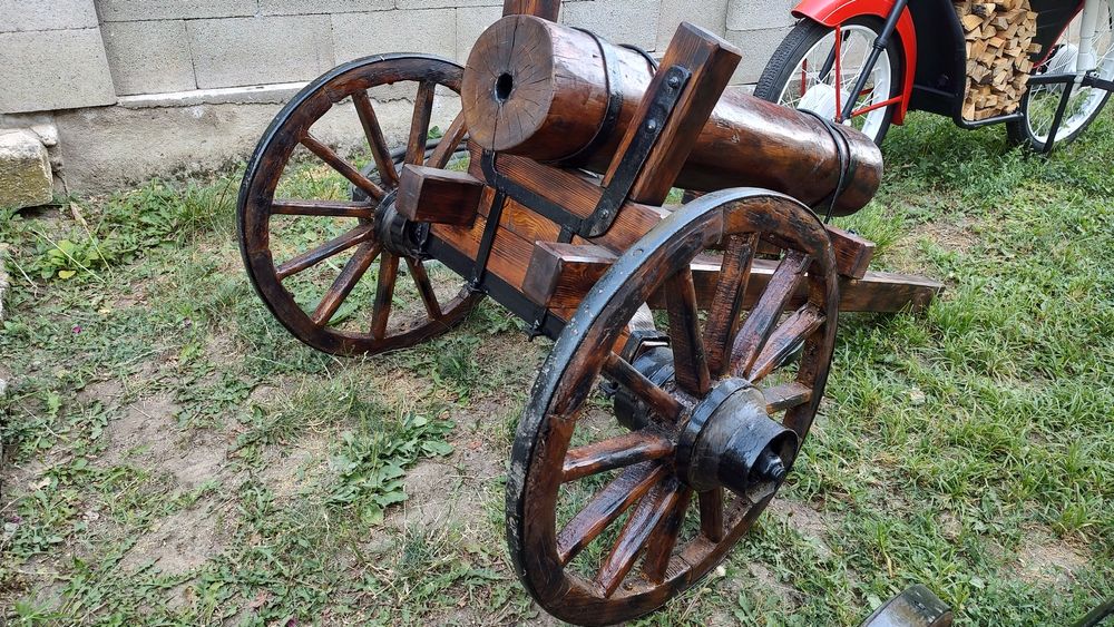 Черешово топче оръдие декорация