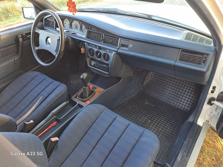 Vând Mercedes 190 D