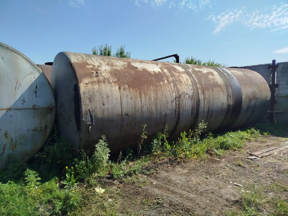 Продам бочку 25 кубов 50 кубов емкости разные