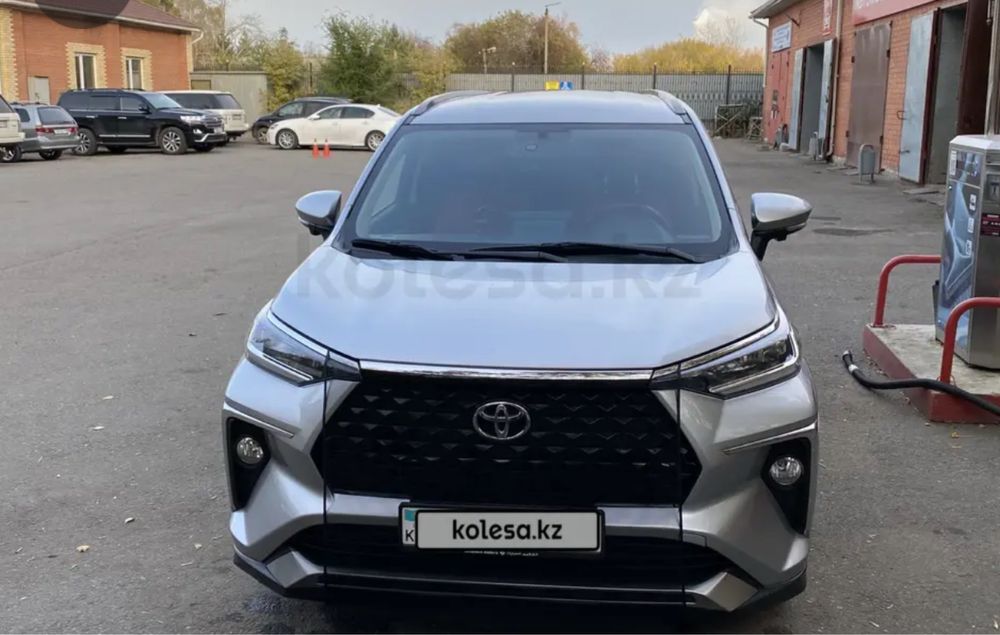 Автомашина Toyota veloz.