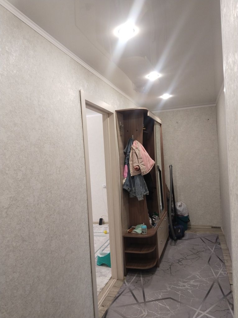 Продам 2 комн квартиру в в 6мкр 40 дом
