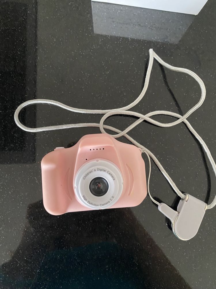 Детски розов фотоапарат