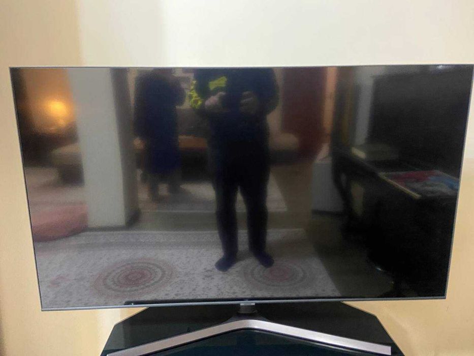 Продаю телевизор Samsung с подставкой в комплекте