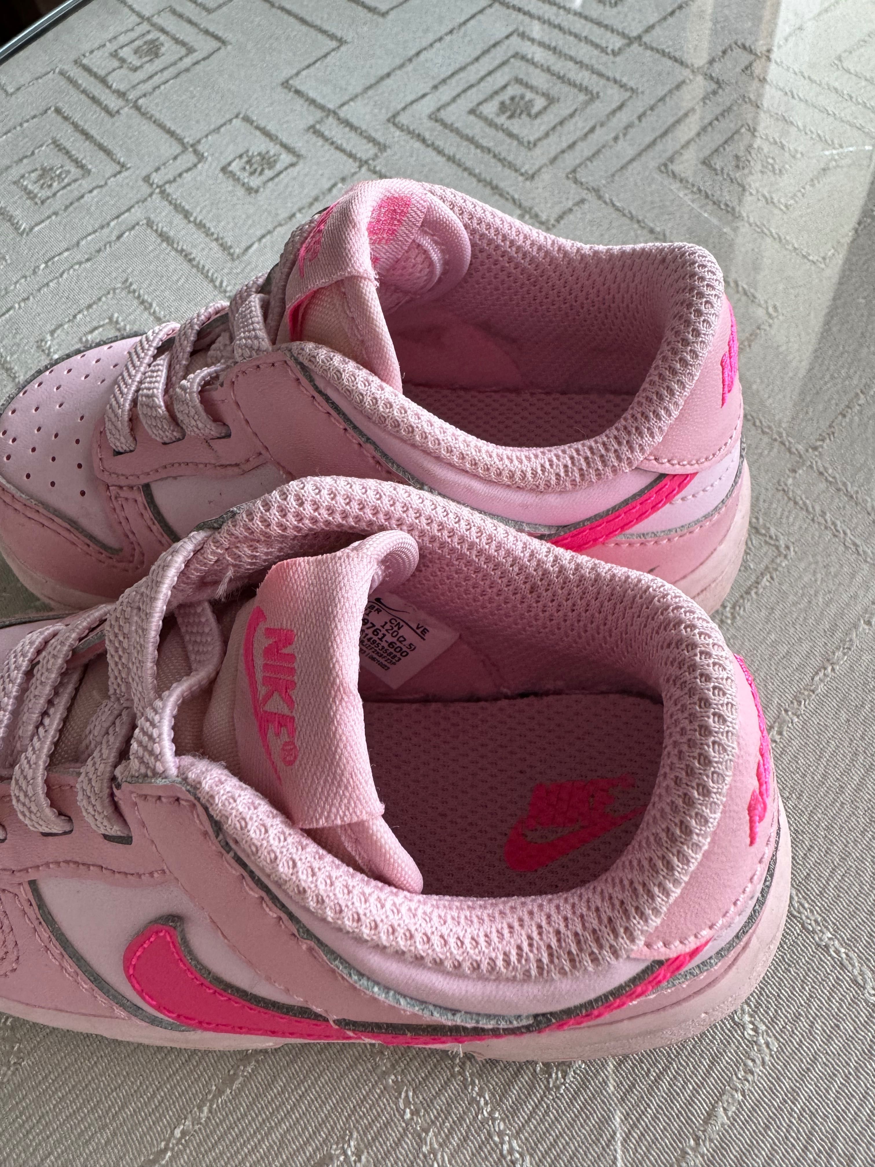 Розови маратонки nike
