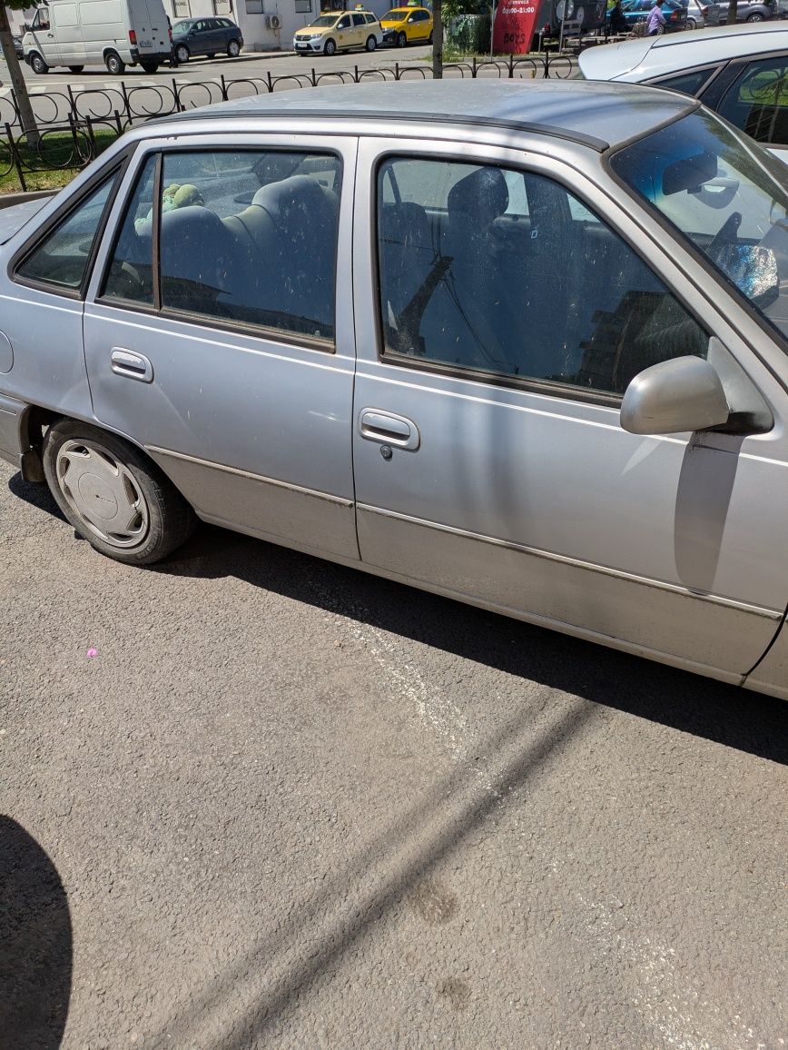 Vând Daewoo Cielo Executiv cu GPL de fabrica.