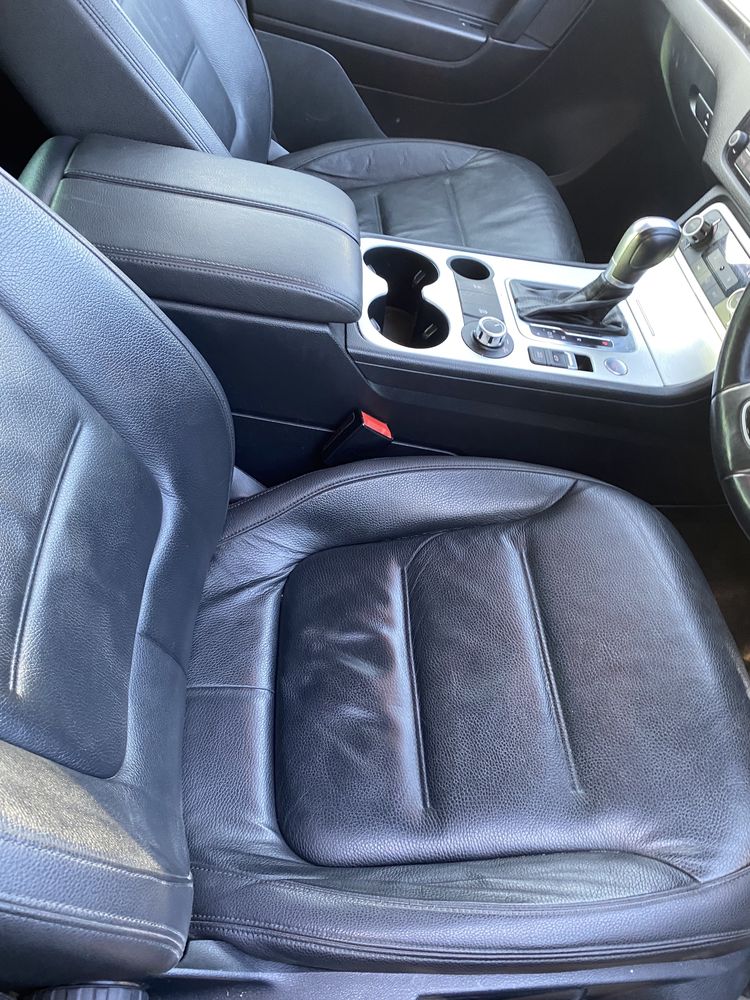 Interior din piele, scaune față și banchete Volkswagen Touareg 7P 2014