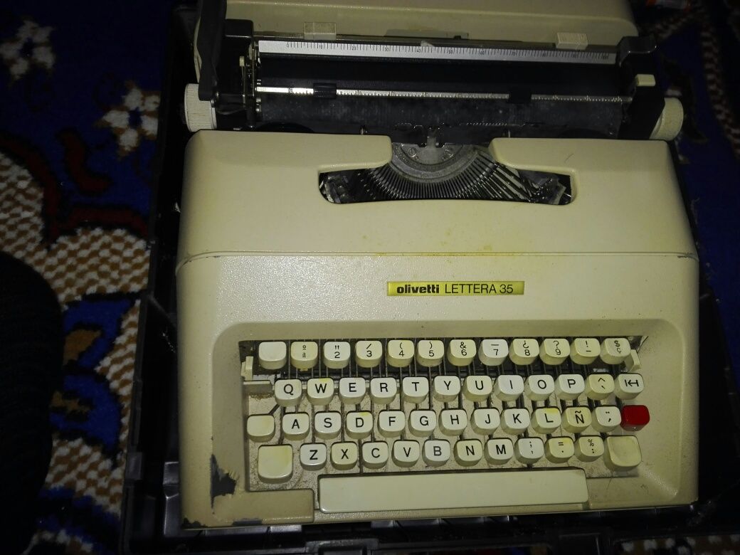 Vand masina de scris italiana