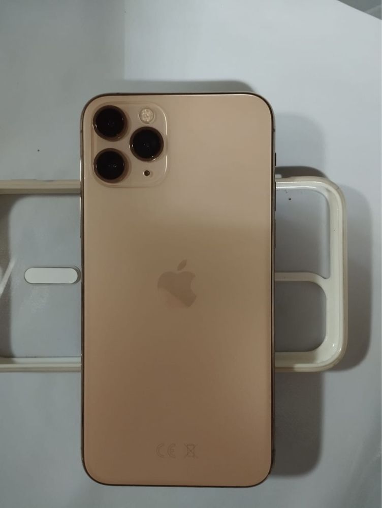 срочно продам в хорошем состочнии iphone 11pro