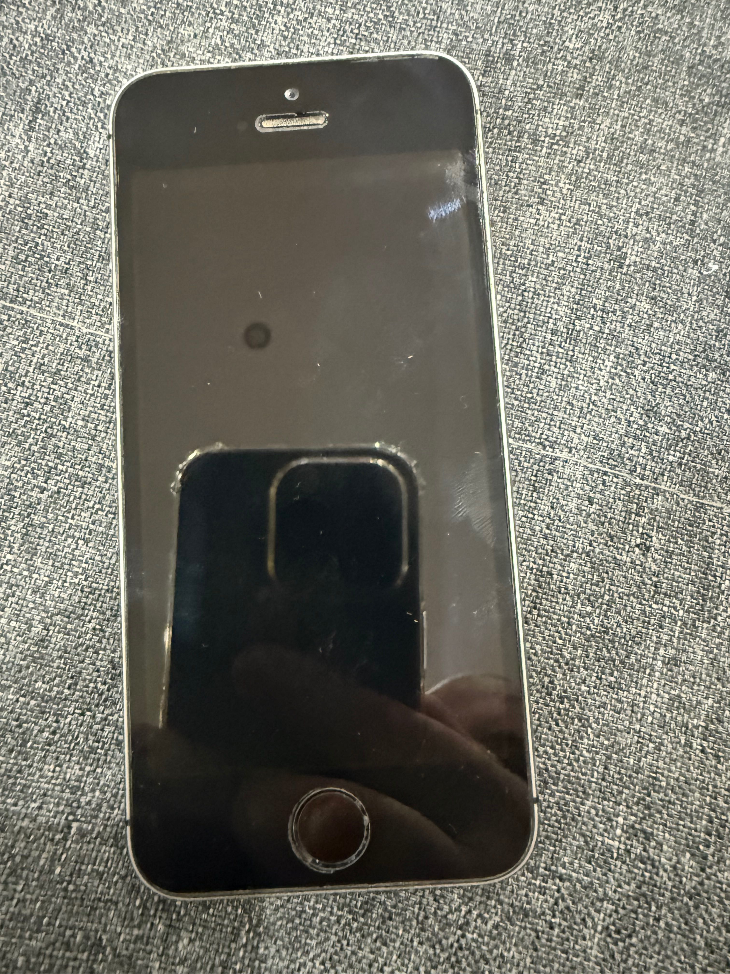 Продавам Айфон 5s Бартер КОМЕНТАР