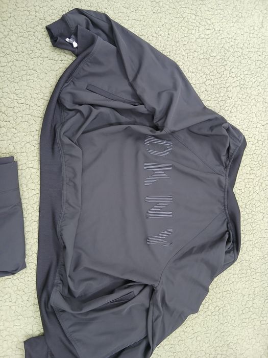 Продам костюм DKNY