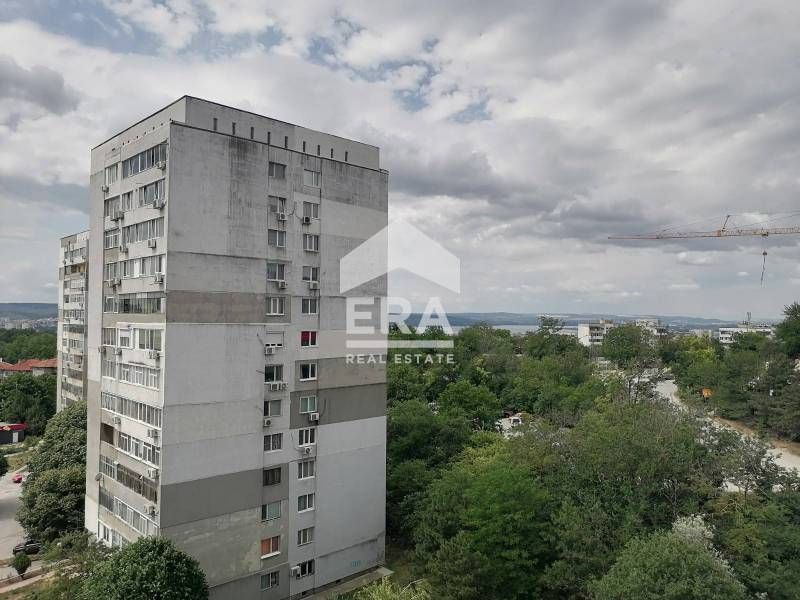 Голям едностаен (преграден) панорамен апартамент под наем, район "Цвет