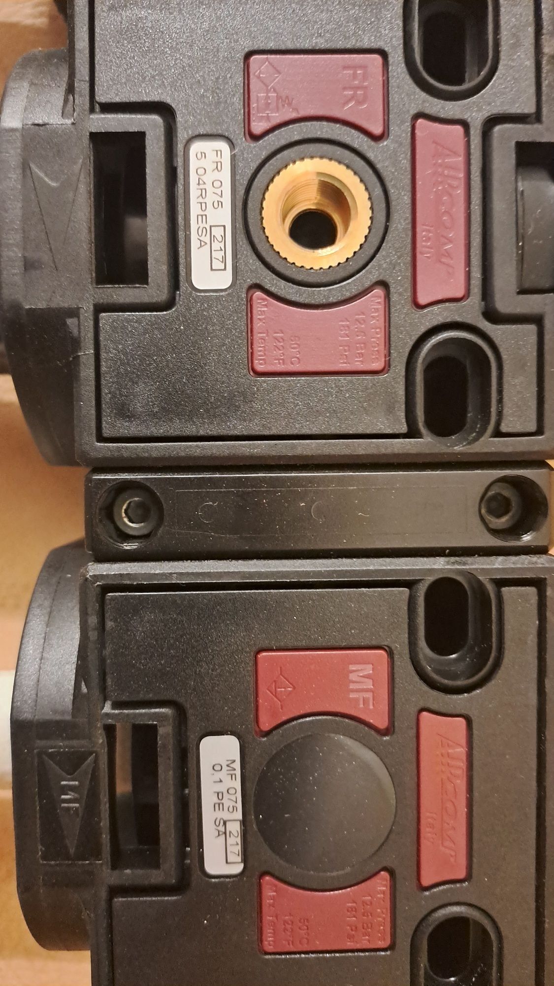 GRUP DE FILTRARE PROFESIONAL de aer comprimat cu regulator de presiune