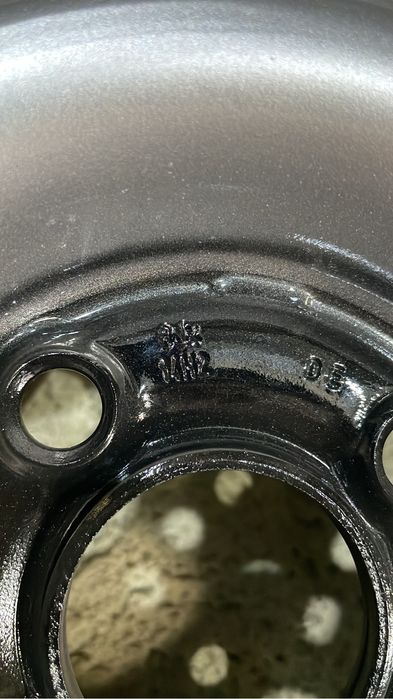 Продам шины зимние 215,55 р17