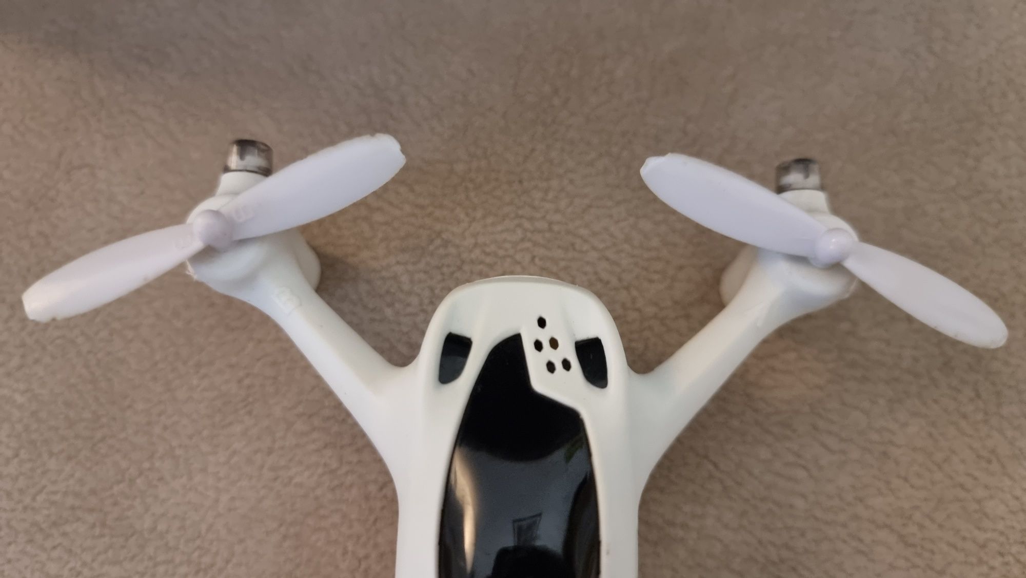 Drona Hubsan H107D X4