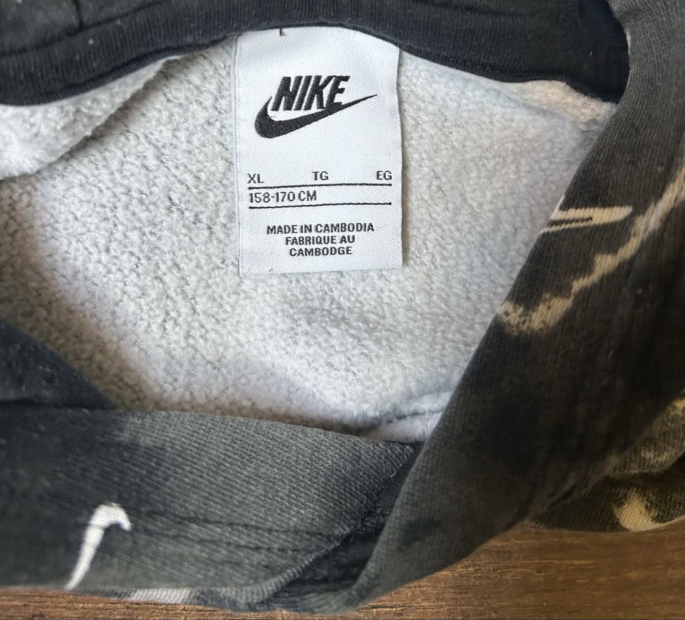 Горнище на Nike.