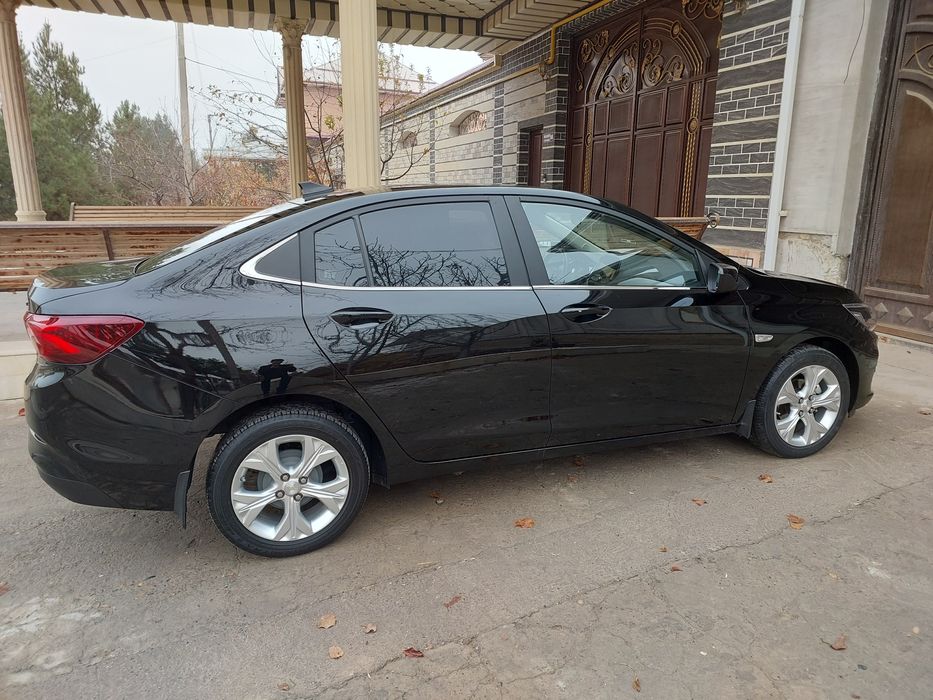 Chevrolet Onix Premier-2 Turbo AT 2023 yil