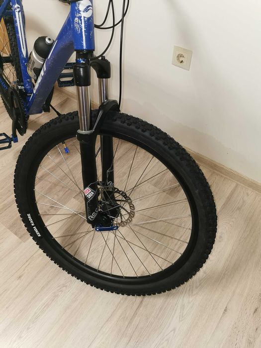 Mountain bike cu suspensie