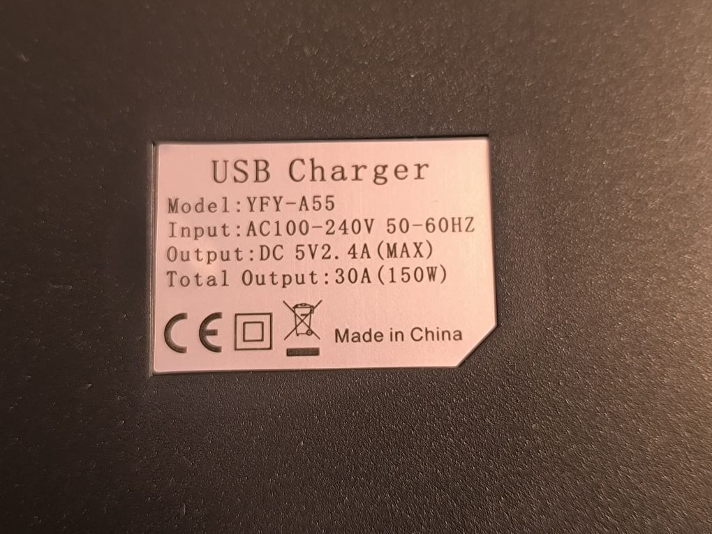 Многопортово зарядно истройство с 16 USB порта