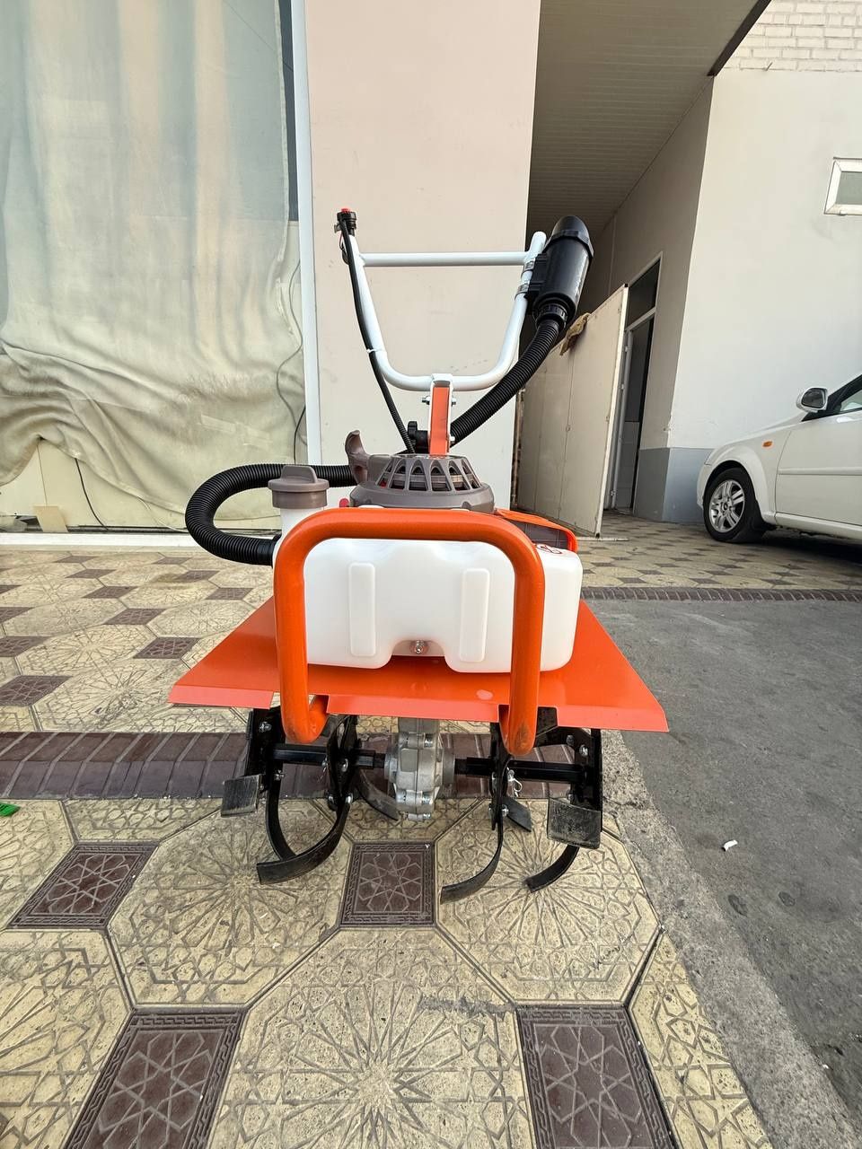 Moto kultivator mini
