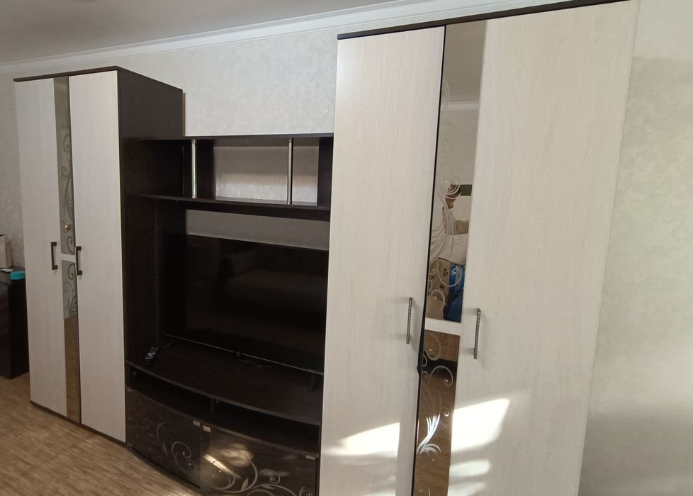 Продам стенку гостинную "Венеция"