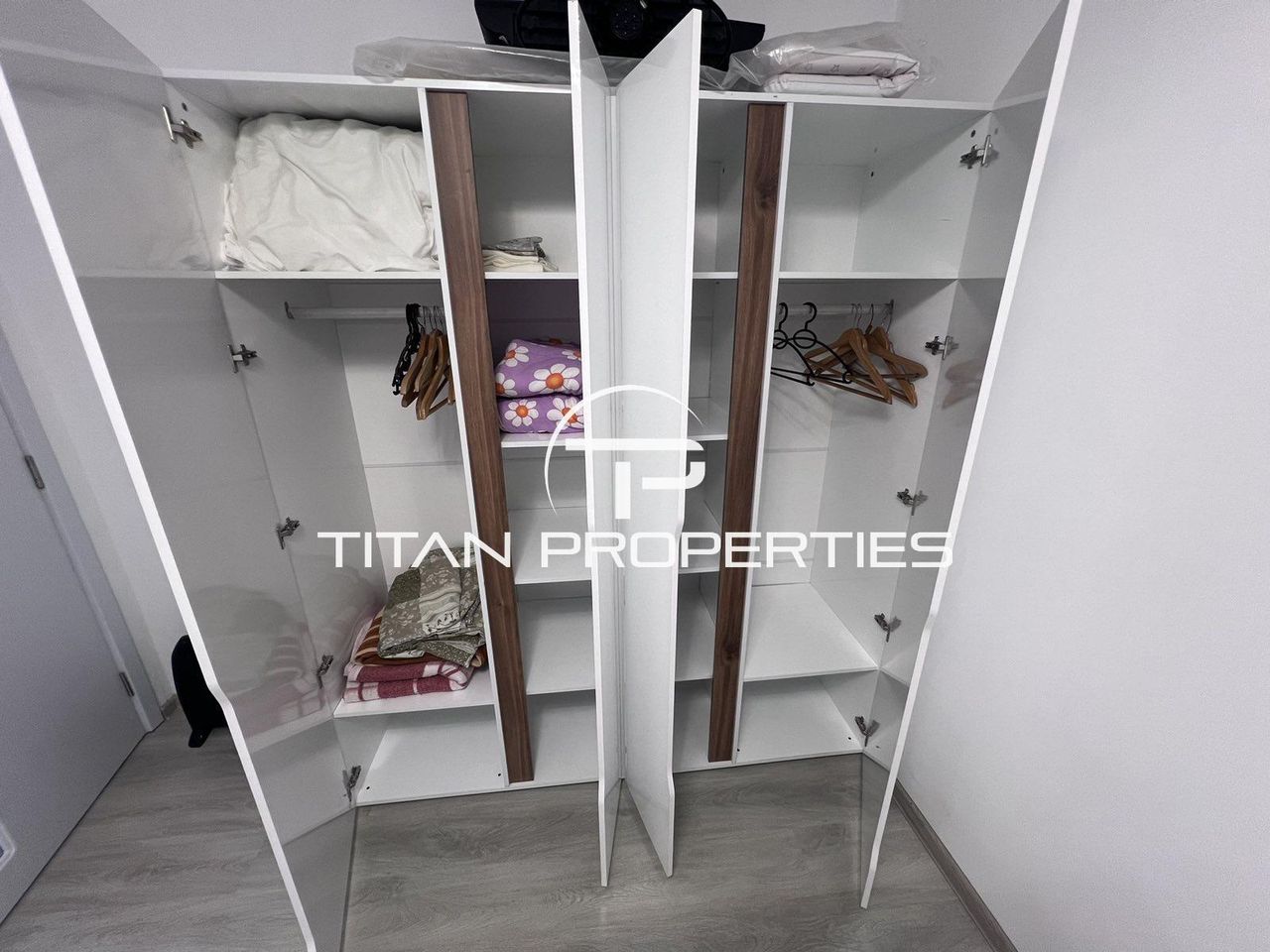 Дава се под наем Двустаен апартамент в Бургас, Център - 52 кв.м за 459 € - Снимка #2