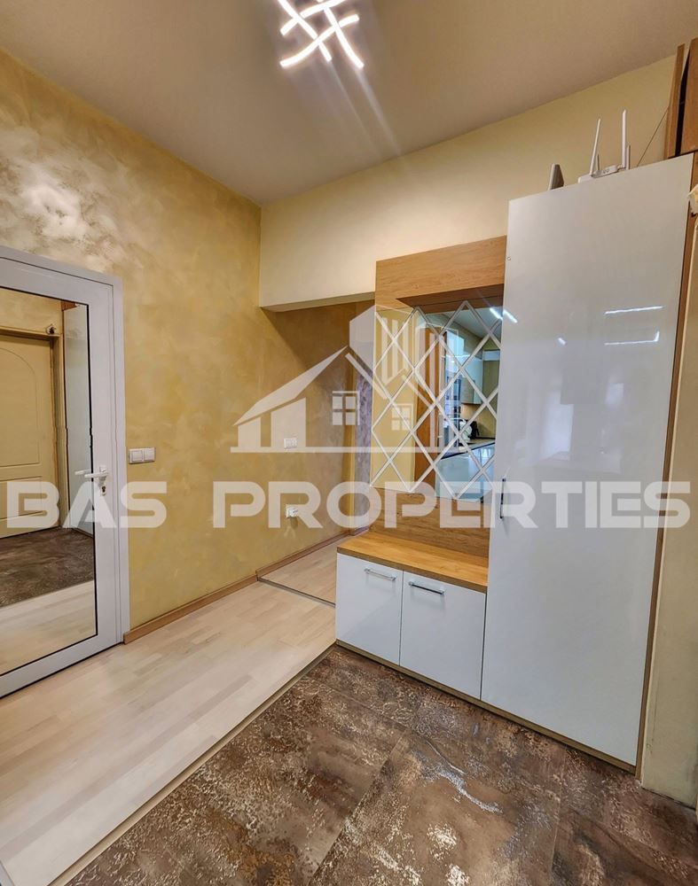 Дава се под наем Тристаен апартамент в София, Център - 90 кв.м за 1575 € - Снимка #9