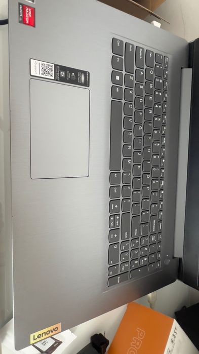Lenovo IDEAPAD 3 (17”.7)