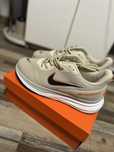 vand adidasi nike