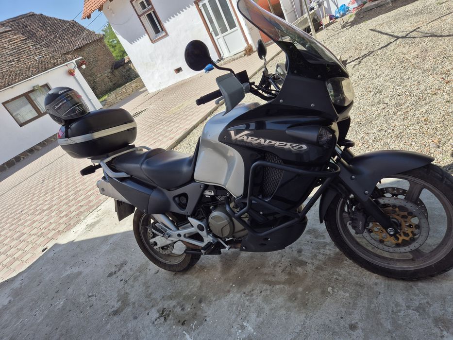 Vând honda motor 1000 adus recent din germania dețin acte carte si tal