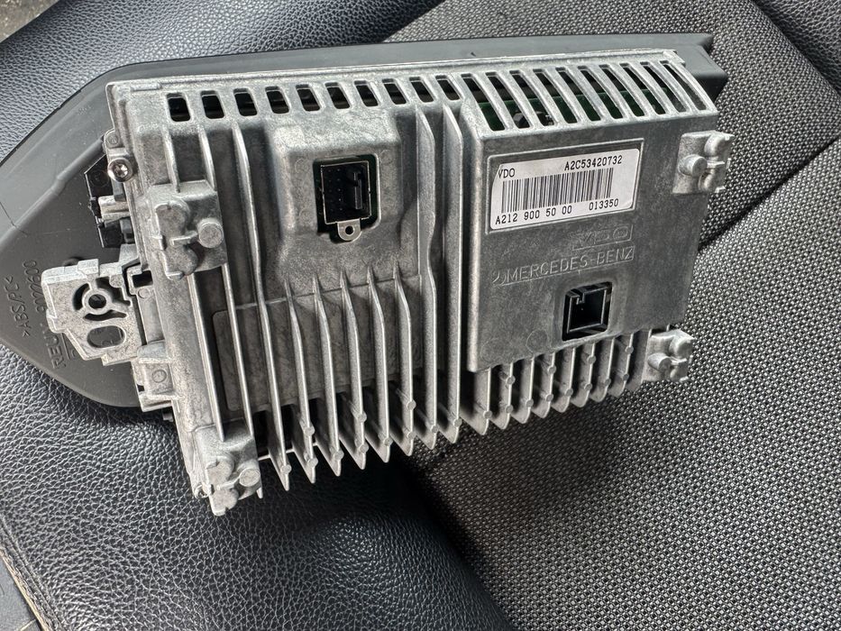 Дисплей за w212