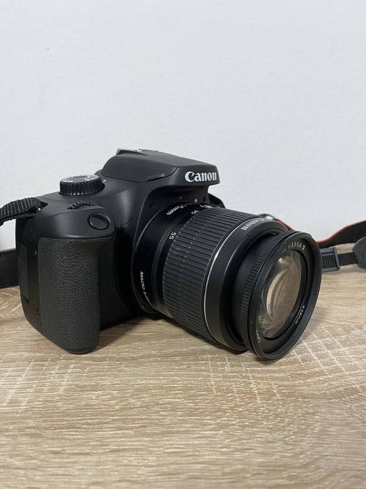 Aparat Canon EOS 4000D + Obiectiv EF-S 18-55mm f/3.5-5.6