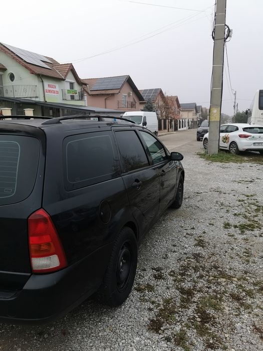 Vând ford focus 1.8 benzina.