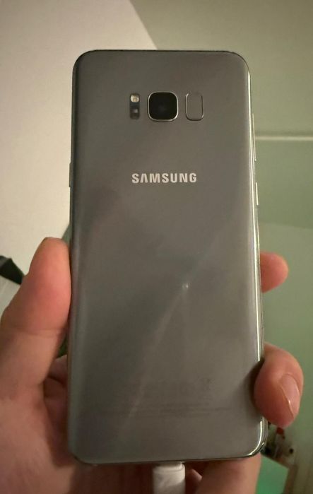 Telefon perfect funcțional dual fisuri fine nu afectează