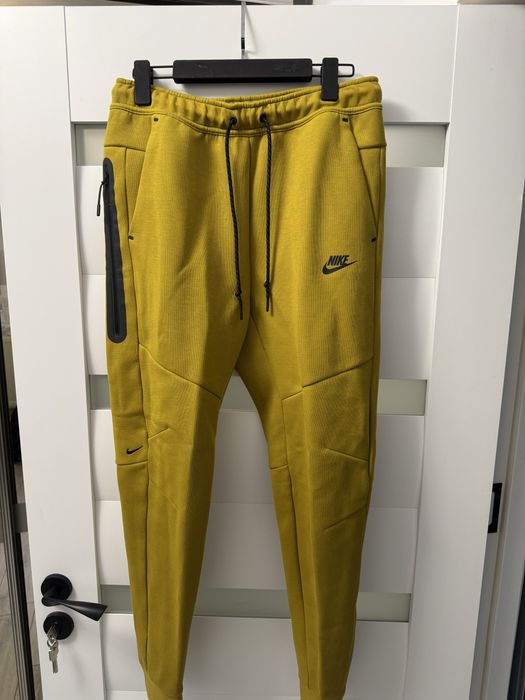 Pantaloni nike tech marimea M