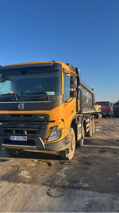 Vand sau inchiriez utilaje de constructii excavator vola basculante