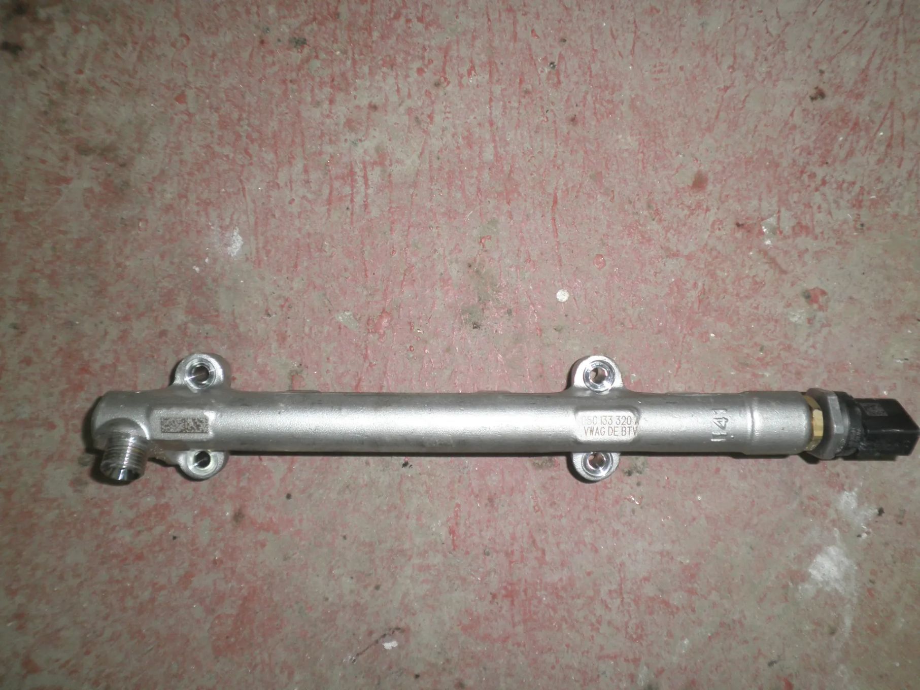 Rampa Injectoare Audi Q2, VW T-Roc, T-Cross, Golf 8, Seat, Skoda, 1.0 TFSI 05C133320A