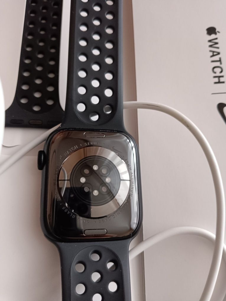 Apple Watch Nike Series 7 45 mm   Black Nike Sport Band