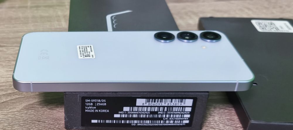 Samsung S25 256GB Icyblue Като нов/Бартер