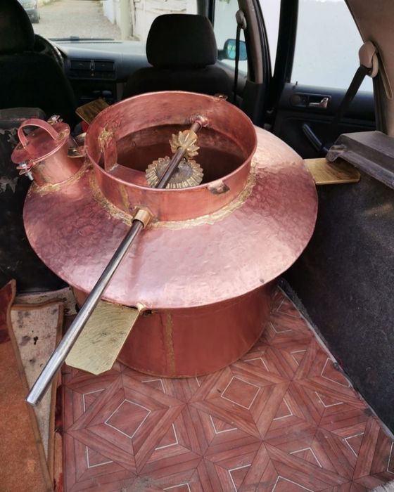 Vand cazane de facut tuica din cupru alimentar avem pe stoc de 80 de l