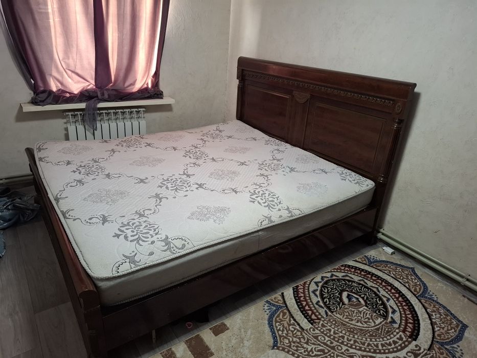 Продам двуспальный кровать с матрасом
