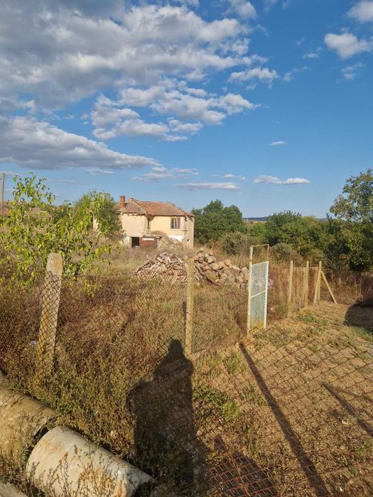 Пр0давам къща с дворно място