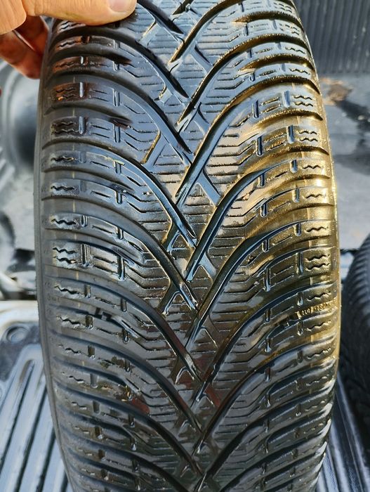 Зимни гуми с джанти 2 броя са 5×100 от голф 4.цената е за комплекта!