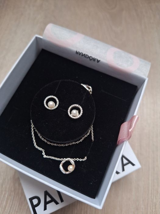 Vând set Pandora cu perla