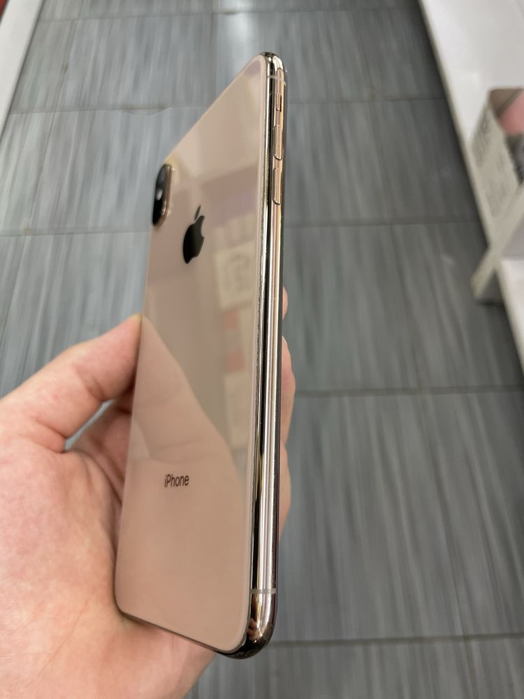 Iphone Xs Max.